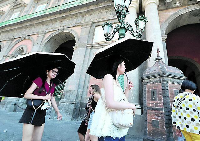 Campania, temperature in aumento ma per ora "tiene" il sistema soccorsi